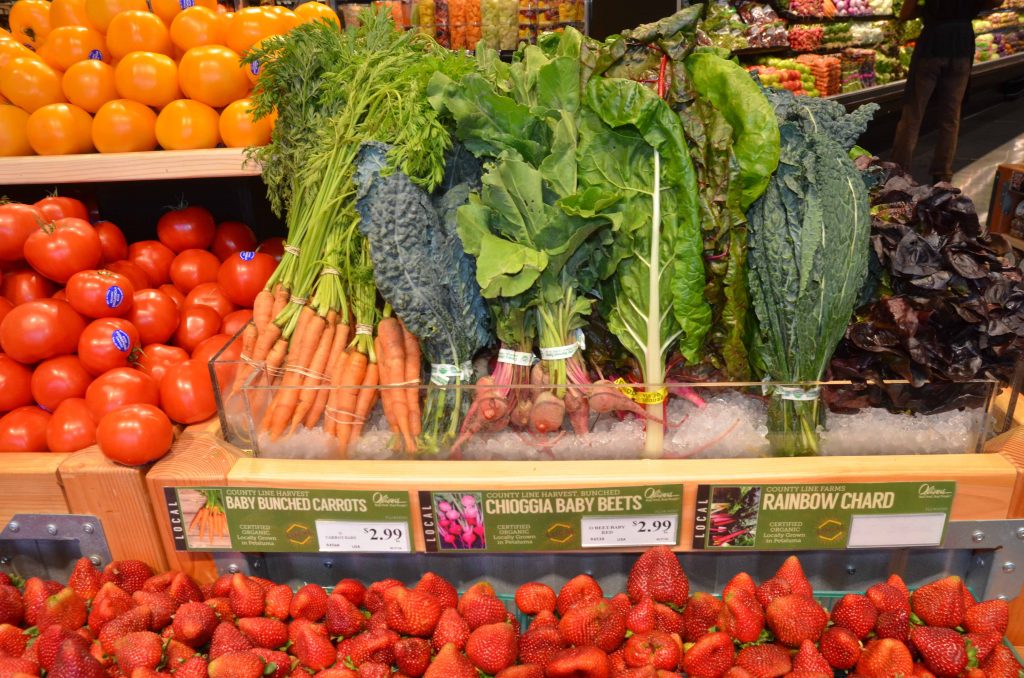 7225 In the produce section in the Windsor Oliver’s, aesthetics clearly matter