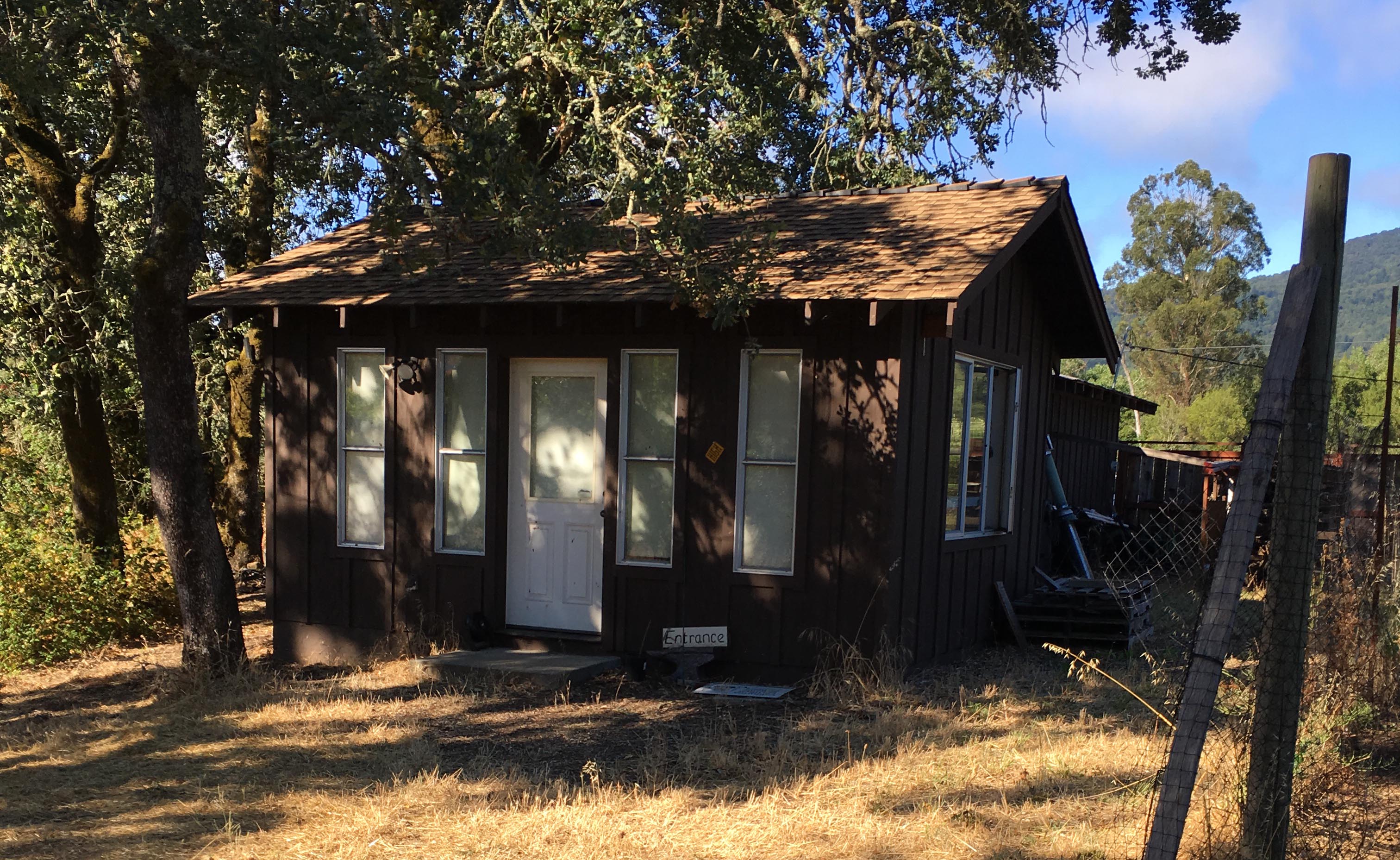 Will Bucklin's s office in the woods (Photo: Jonah Raskin)
