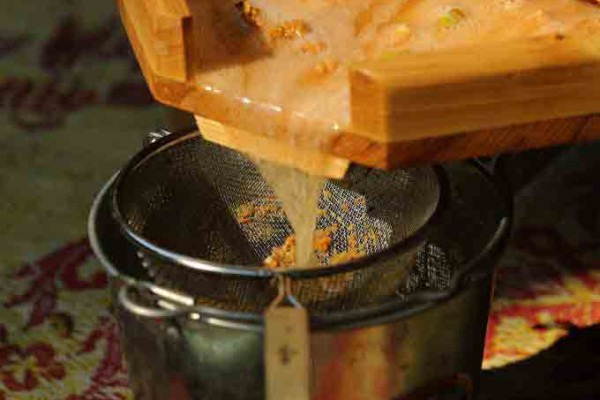 Apple waste eliminated with SFRR press (JOHN BURGESS)02