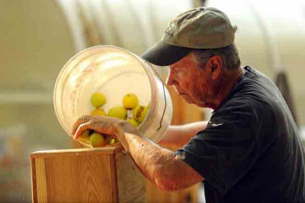 Apple waste eliminated with SFRR press (JOHN BURGESS)08