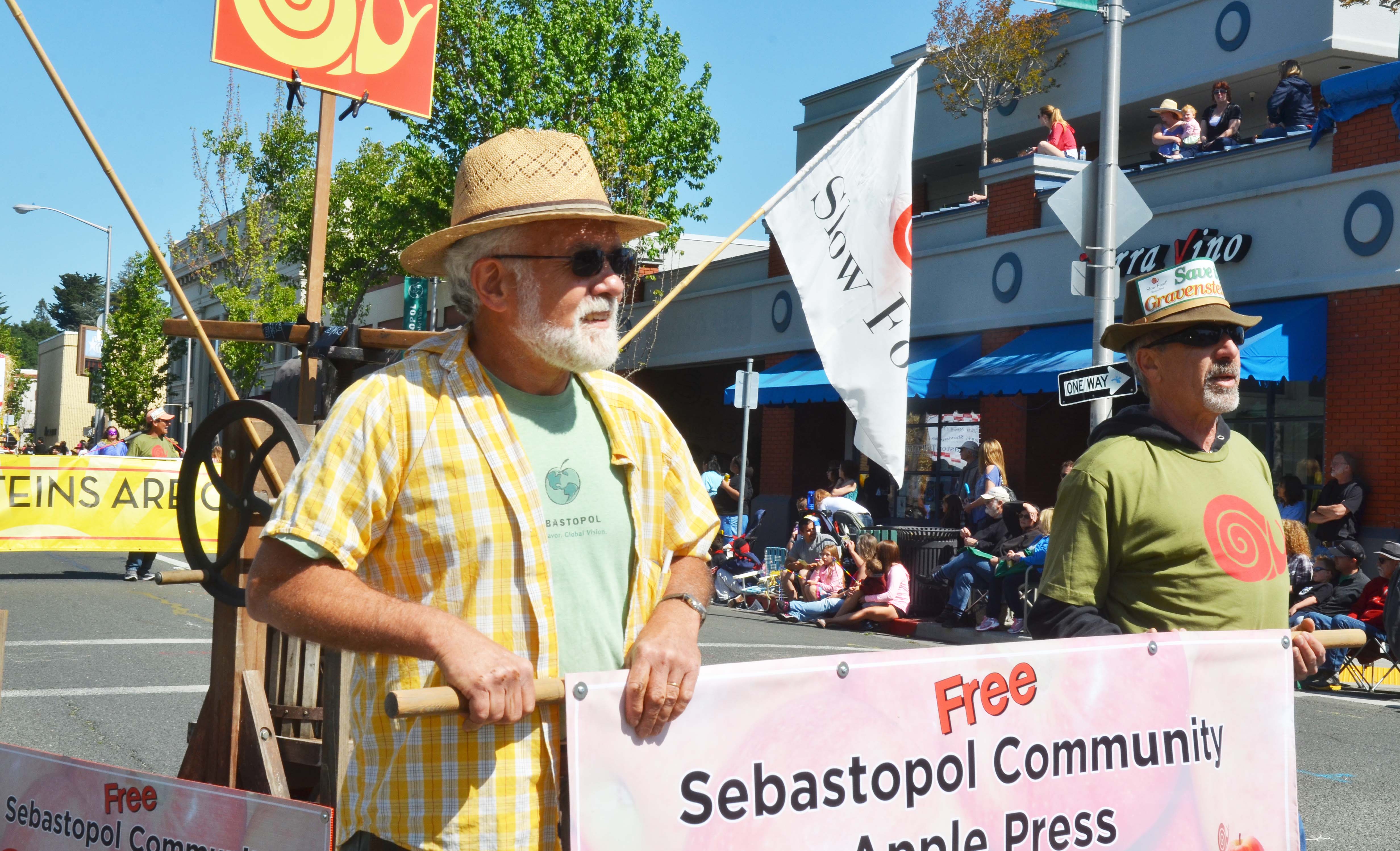 Grav Lovers in the 2017 Apple Blossom Parade